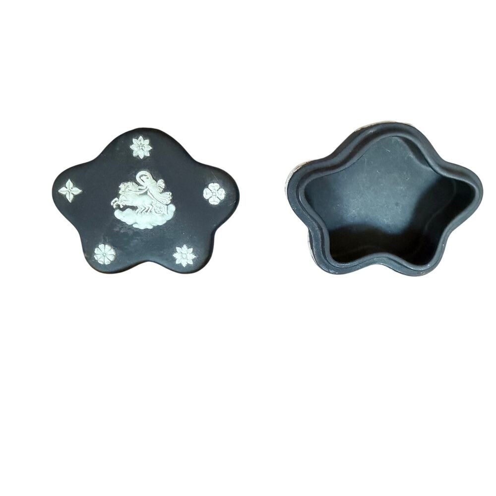 Vintage Wedgwood black basalt trinket box